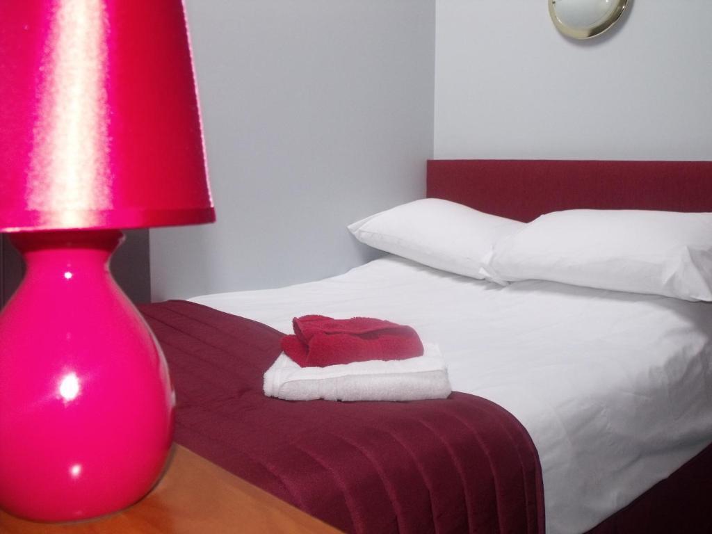 Stag Coach House Hotel Carmel Szoba fotó