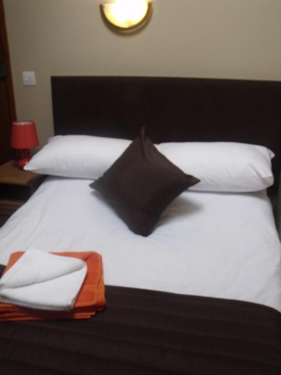 Stag Coach House Hotel Carmel Szoba fotó
